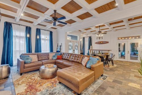 Gulfport Casa | Bare Feet Beach House Close to beach dog friendly