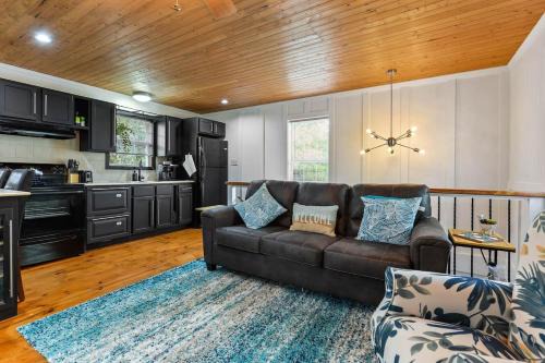 Gulfport Casa | Bare Feet Bungalow -Close to beach & dog friendly