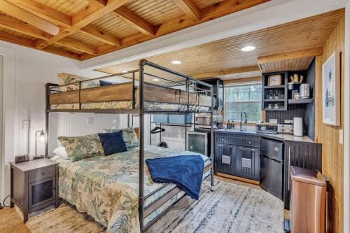Gulfport Apartamento | Bare Feet Bunkhouse-Close to beach & dog friendly