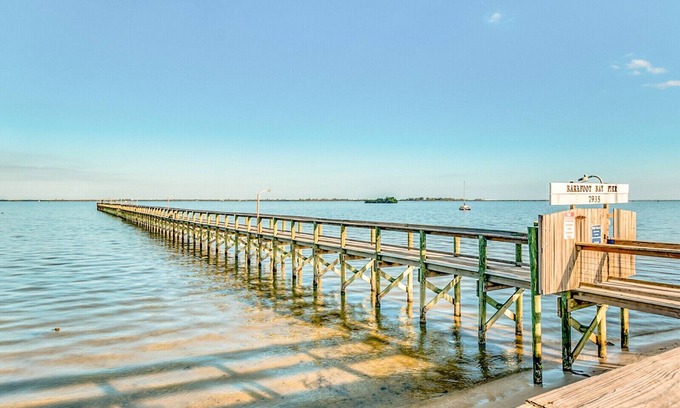 Micco Casa | Barefoot Bliss. Enjoy Barefoot Bay Amenities. Lake view. Steam shower & grill.