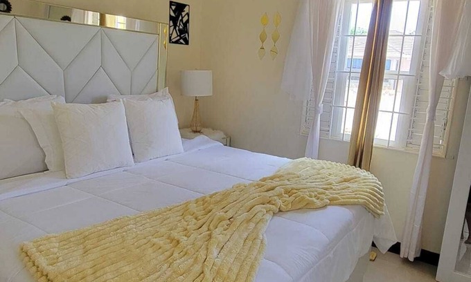 Spring Village Casa | Barefoot Bliss Short Term Rental with Pool Old Harbour,Colbeck Manor Gated .