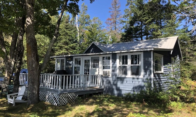 La Pointe Casa | Barge Bay - Home with 400 Feet of Sand Beach Steps Away!