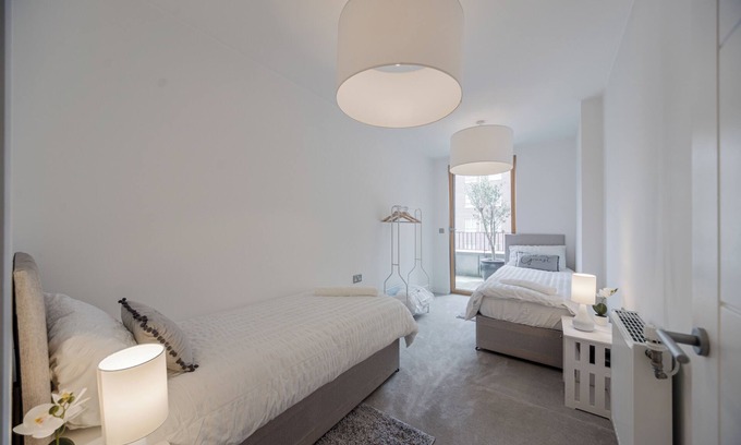 Thames Apartamento | Barking Bright Apartment with 2 Bedrooms