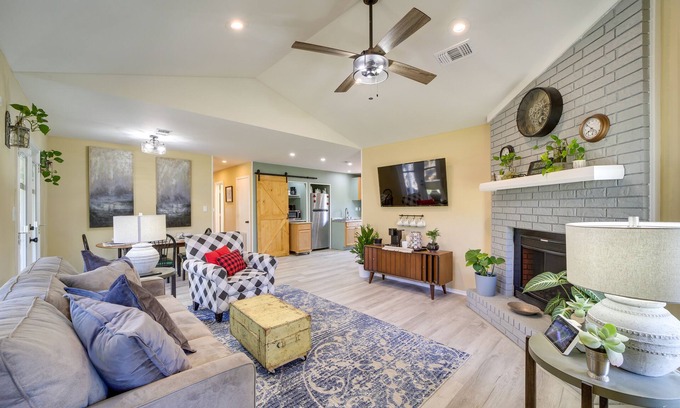 Barling Casa | Barling Vacation Rental: Fenced-In Yard w/ Hot Tub