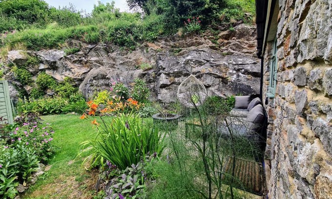 Vobster Casa | Barn + Cliff Garden Quey Frome Longleat Bath BoA *