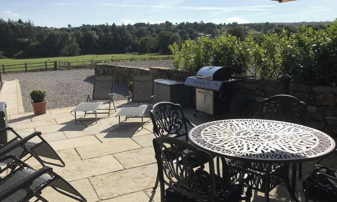 Winkhill Casa | Barn Conversion - Sleeps 4 - Pet friendly - Garden