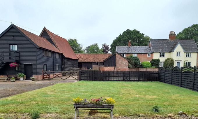 Halesworth Casa | Barn conversion close to pretty market towns of Halesworth and Southwold, tennis