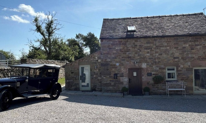 Winkhill Casa | Barn Conversion - Sleeps 4 - Pet friendly - Garden