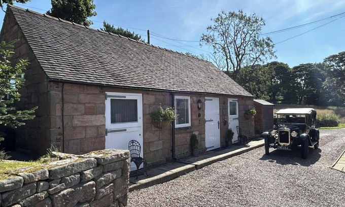 Cauldon Low Casa | Barn Conversion - Sleeps 2 - Pet friendly - Garden