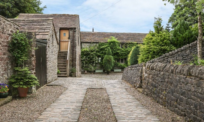 Peak District Cabaña | GRANJA, mascotas, con un jardín en Peak Forest, Ref 985633
