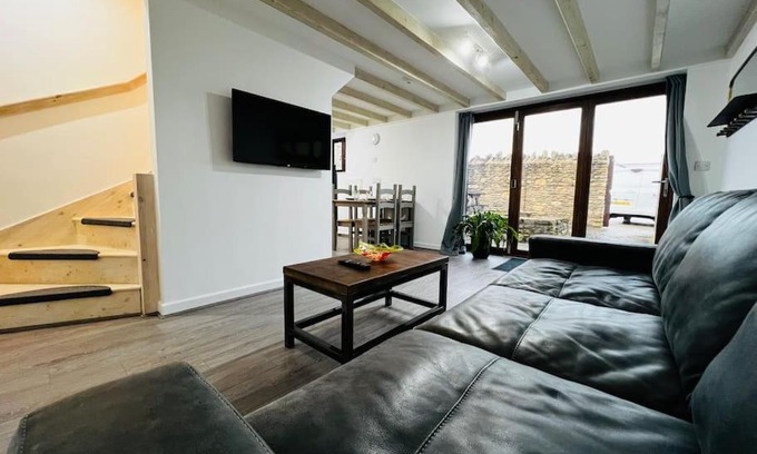 Frome Casa | Barn Cottage, with pre booked use of Indoor Swimming Pool