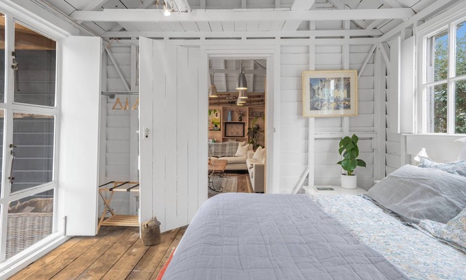 Featherston Casa | Barn Escape by Mountains & Wine