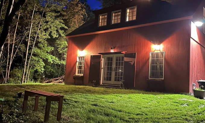 Hollowville Casa | Barn Home & Chicken Farm.