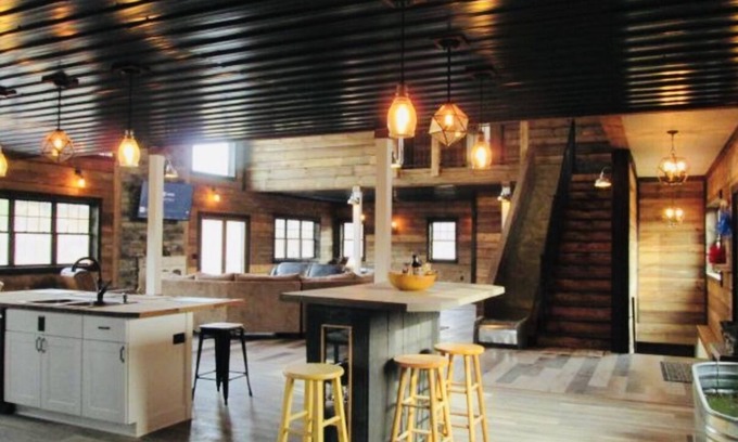 Merrimac Casa | 4000SqFt Barn House, al lado de Ski / Golf Resort, Devils Lake, Lake WI, Snowmobile trail