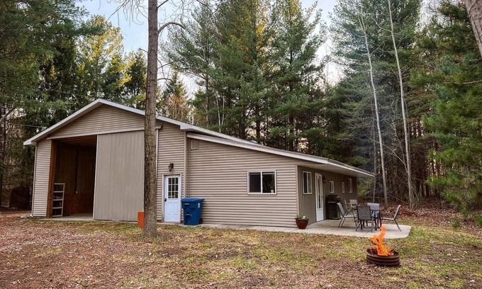 Linwood Casa | Barn House with Inside Boat Parking