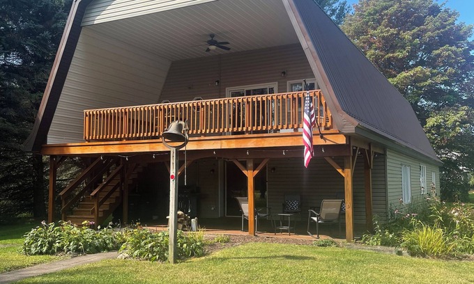 Bemus Point Casa | Barn in Bemus Point -1 mile to Chautauqua Lake and right on the snowmobile trail