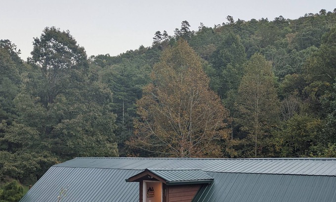 Franklin Casa | Barn Loft Apartment (Barn dominium) on 60 Acres with Waterfalls