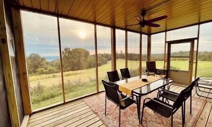 De Soto Casa | Barn On The Ridge / HOT TUB / Sleeps 6