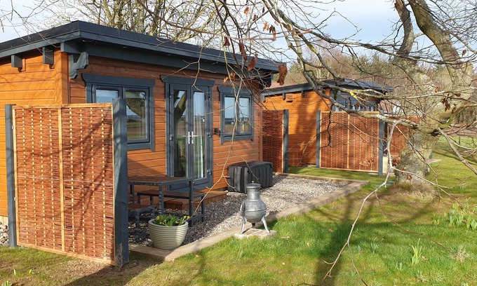 Forfar Cabina | Barn Owl Cabin at Redroofs - Pet Friendly!