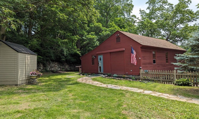 Baltic Casa | Barn Stay at Hanover Vineyards