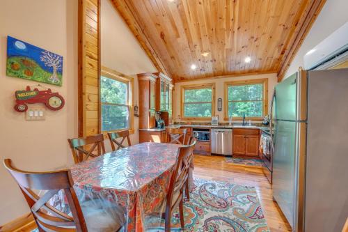 Huber Apartamento | Barn-Style Georgia Vacation Rental - Pet Friendly!