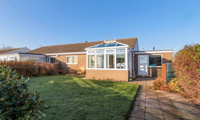 Boulmer Casa | BARNACLES, pet friendly, with open fire in Longhoughton