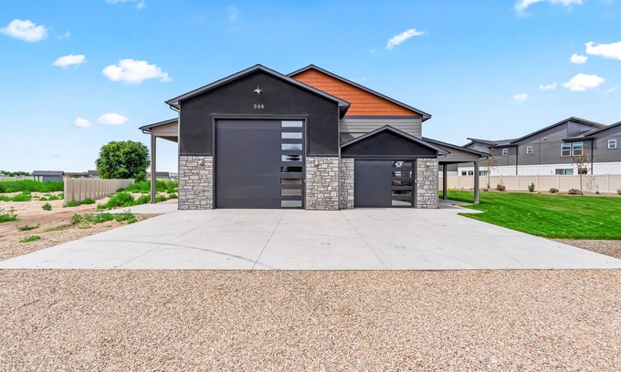 Caldwell Casa | Barndominium Getaway|Family Retreat|Teams|RV Options|Pickleball|Fire Pits