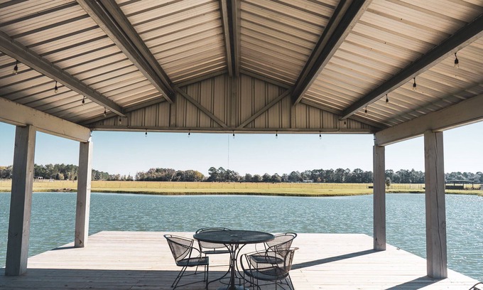 Beaumont Casa | Barndominium on 40 acre farm! Long term rental close To Beaumont & Mid-County