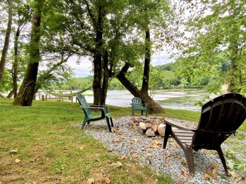 Luray Casa | Barney's Retreat- Rustic cabin on the river!
