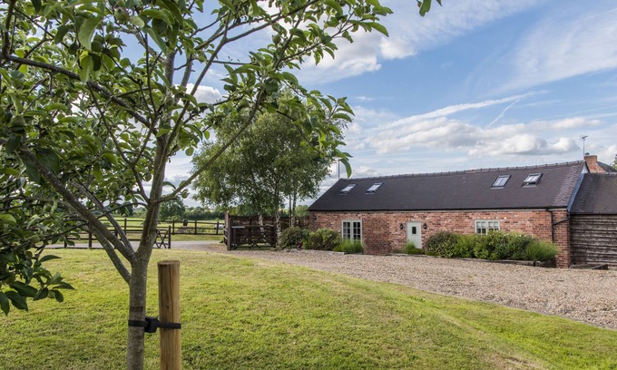 Foxt Cabaña | Barnfields Holiday Cottage, Kingsley