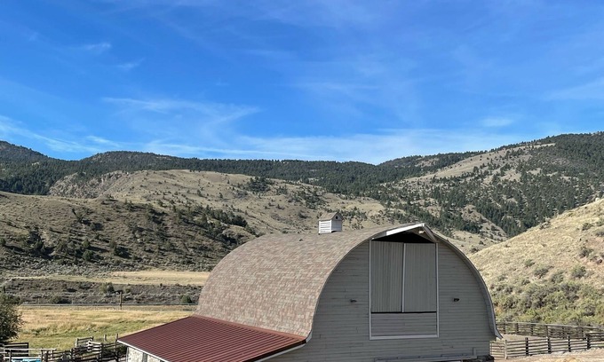 Gardiner Casa | Barnhouse at Slip & Slide Ranch