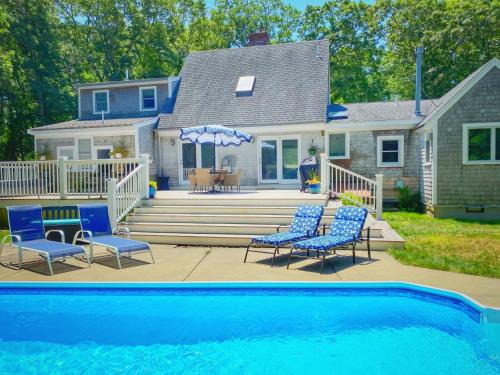 West Barnstable Casa | Barnstable Breeze with Seasonal Pool and Hotub