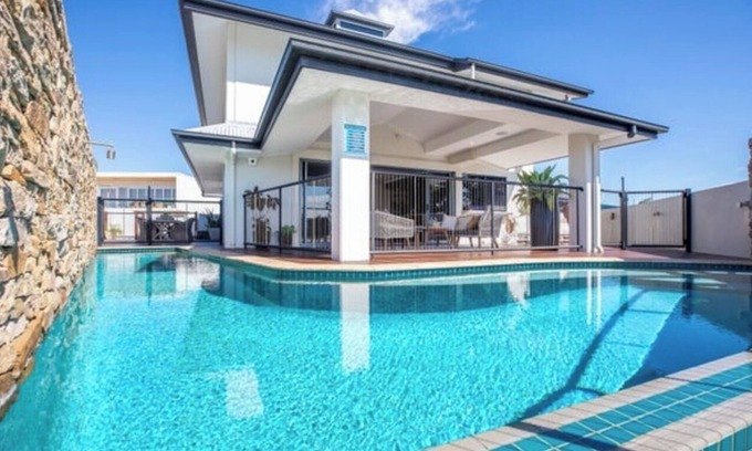 Eimeo Casa | Barralong Where Two Waters Meet Is True Luxury Right on the Whitsunday Coast