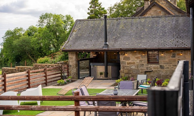 Glasgow Cabaña | Barraston Farm - a cottage that sleeps 16 guests in 7 bedrooms