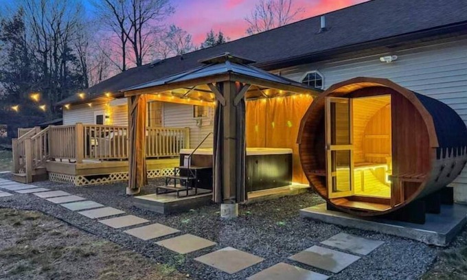 Tunkhannock Township Otro | Barrel Sauna, Hot Tub, Firepit, Game Room, EV Charger