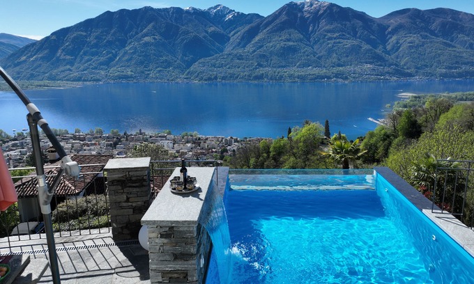 Brione sopra Minusio Casa | Barrier-free house with Jacuzzi, glass pool, PW charging station - dogs allowed!