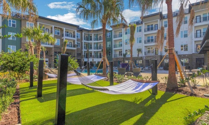 Southside Apartamento | Barsala l Stunning 2BD, Pool & Fitness Center