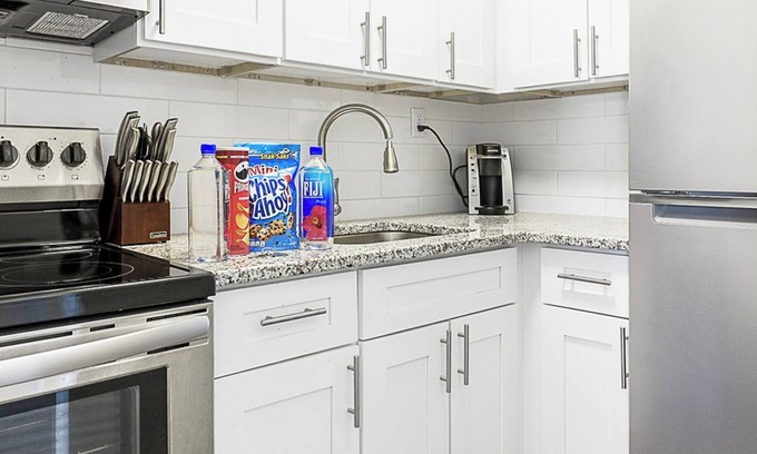 Fort Wayne Apartamento | Barsala l Stylish studio city living, fast Wi-Fi