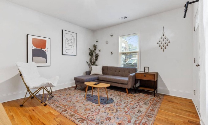 Downtown Casa | Bart St Bungalow- Pet Friendly!