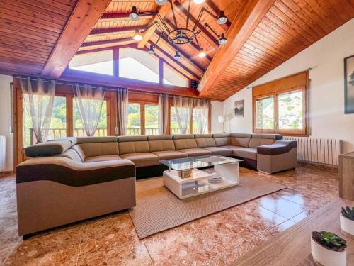Pal Apartamento | Barthe Holidays I Gran apartamento en el pueblo de Pal 8PAX I Terraza, Vistas al valle, Ideal para familias o grupo, Pet friendly I Rider