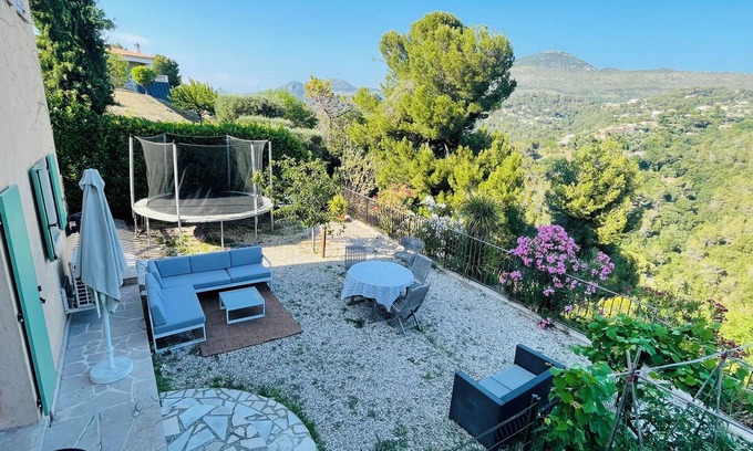 Nice Apartamento | Bas de Villa Avec Terrasse Dans la Nature à Seulement 15 mns de Nice