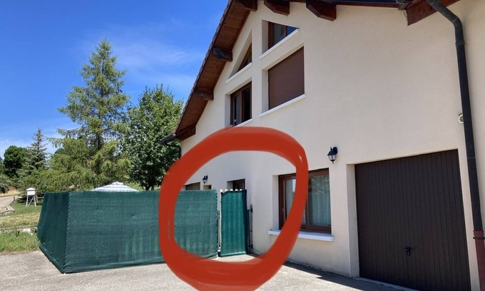 Giron Apartamento | Bas-Jura apartment in Giron