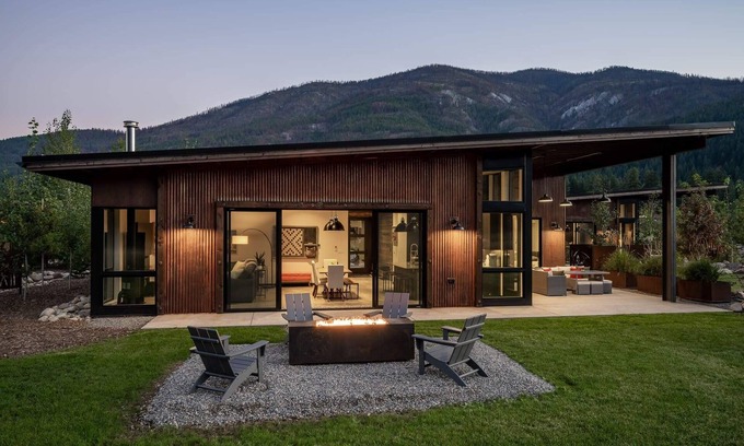 Mazama Cabina | Base Camp 49 - Lucky Jim Cabin 11B