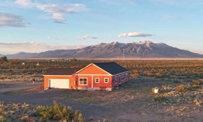 Alamosa Casa | Base Camp Ranch House. One-of-a-kind 3 bedroom, 4 bath house. Inside Alamosa's #1 Campground