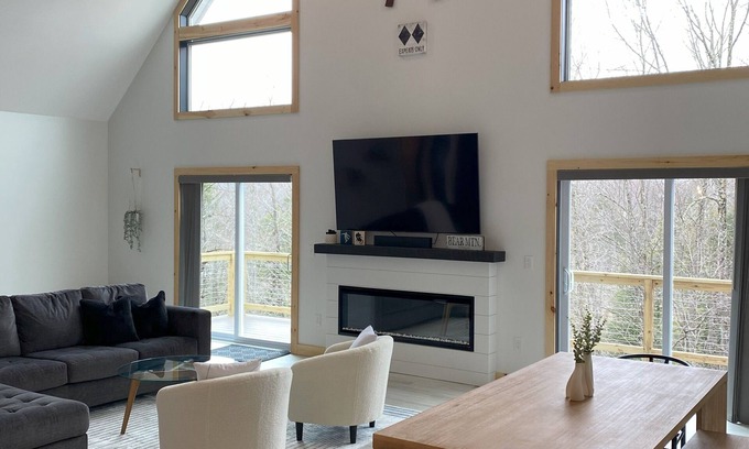 Killington Casa | Base Camp Retreat at Killington - Trail Access, Fire Pit, Hot Tub, & Arcades