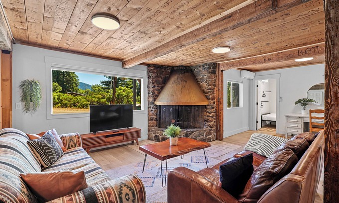 Mount Shasta Cabina | Basecamp Lodge - Cabin 4