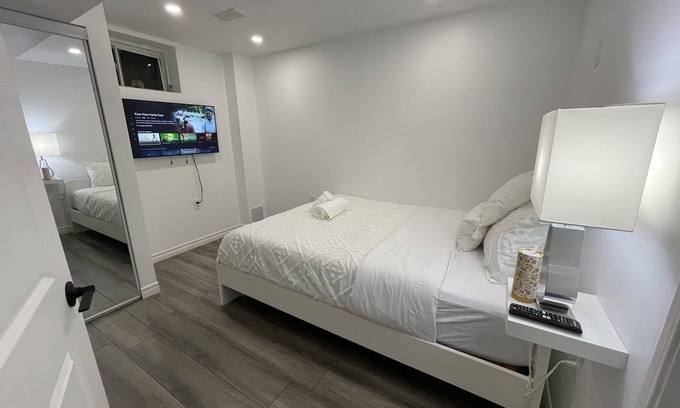 Barrie Casa | Basement 4 minutes from Centennial beach Barrie