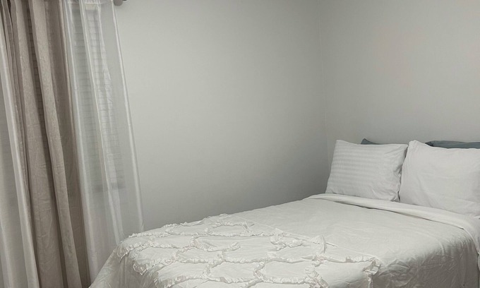 Durham Region Casa | Basement apartment at 240, Oshawa area