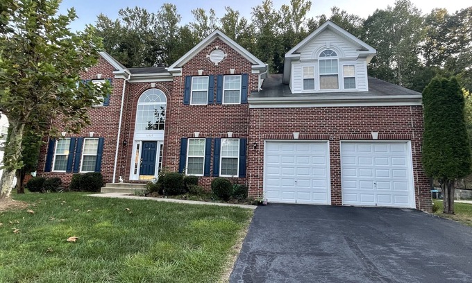 Dale City Apartamento | Basement Apartment. Master suite , 3 beds two full baths. Kitchen, washer/dryer