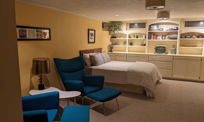 South Bend Apartamento | Apartamento sótano, entrada privada. 2. 2 millas del estadio.